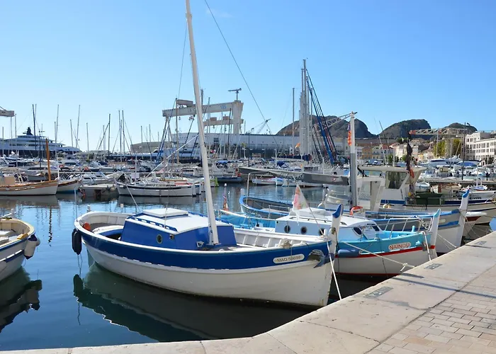 La Ciotat Chez Hugo Confortable Studio Clim, Wifi, Parking, Centre Ville, Commerces, Port, Plages A Pieds