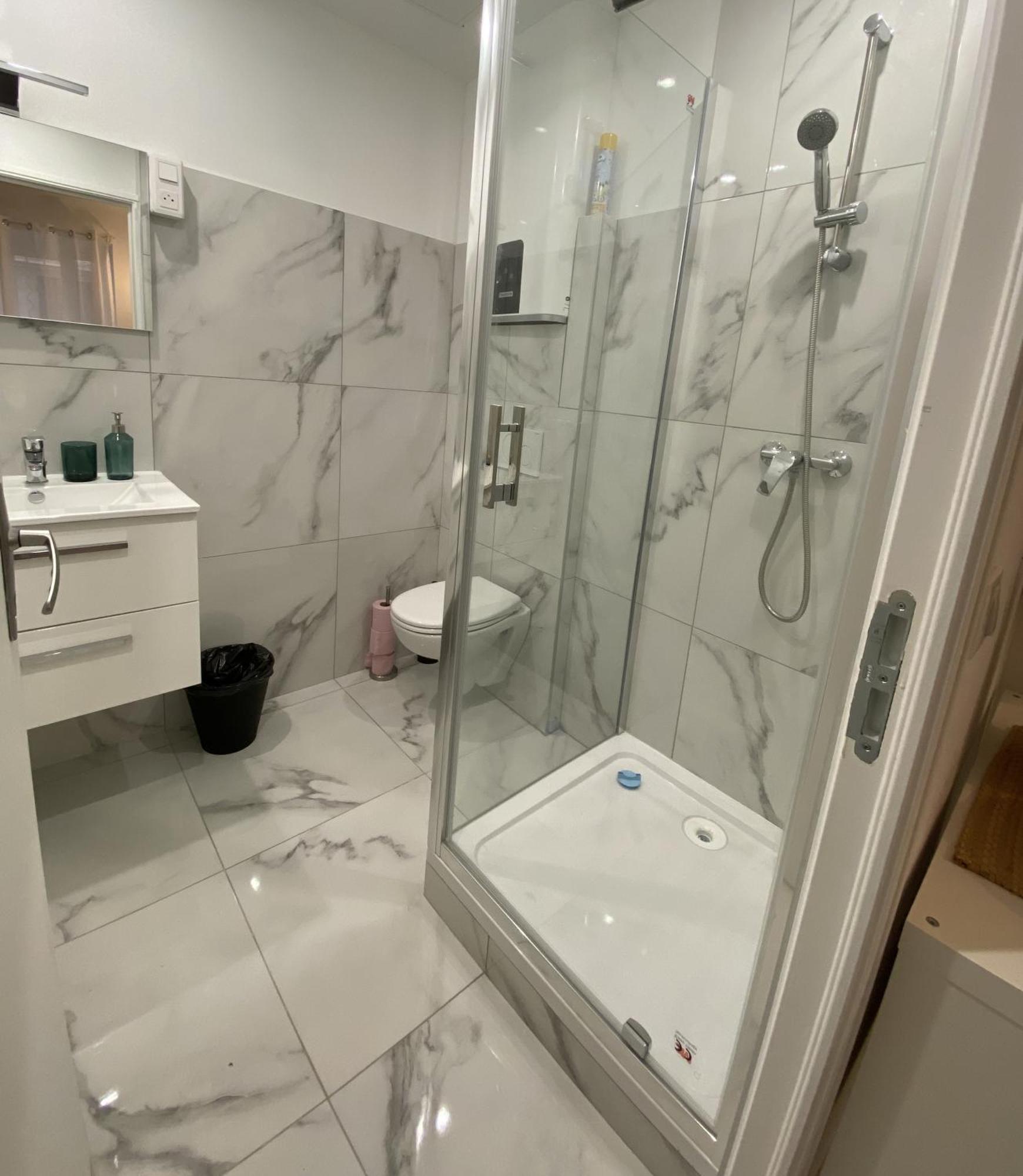 Chez Hugo Confortable Clim, Wifi, Parking, Centre Ville, Commerces, Port, Plages A Pieds