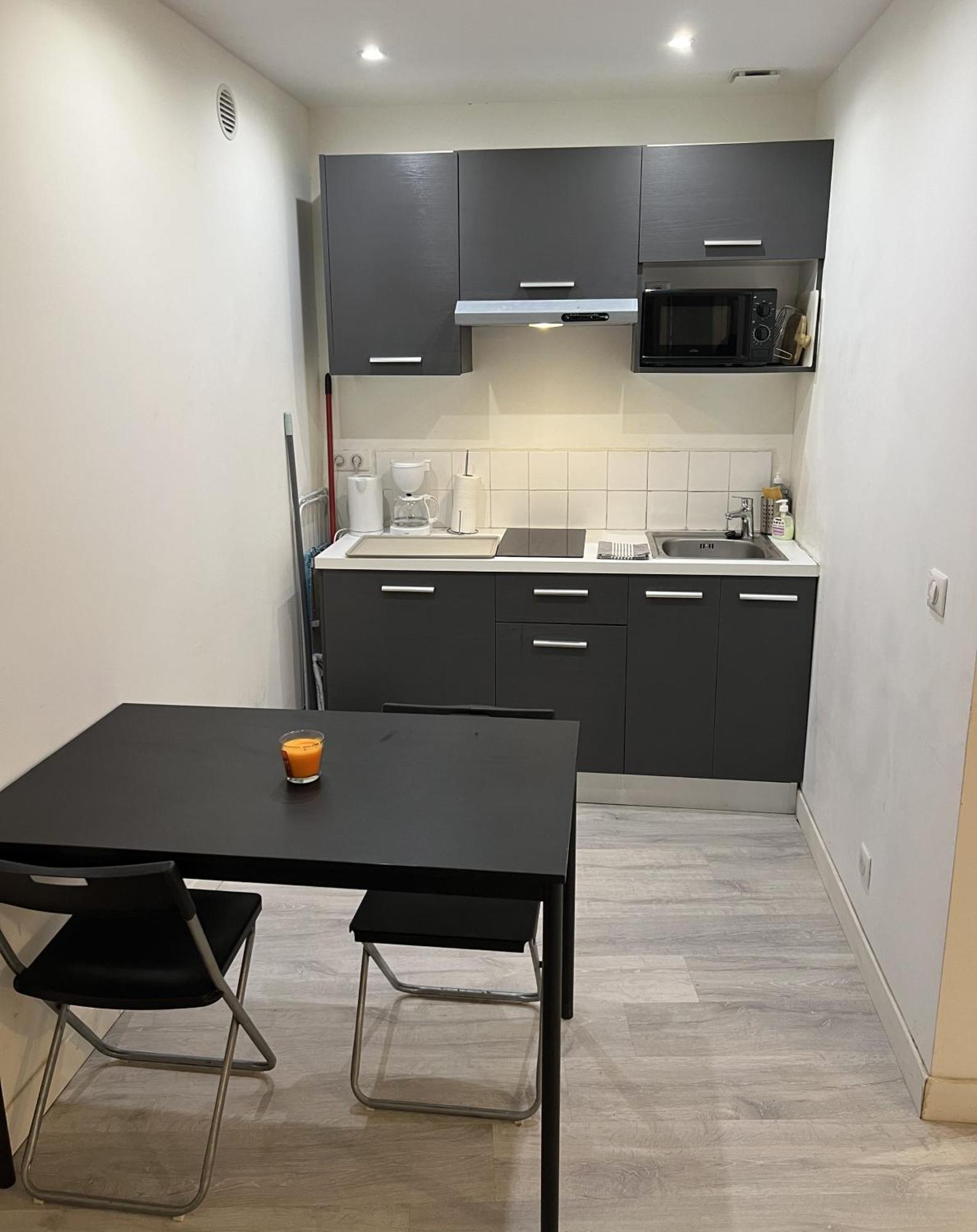Apartment Chez Hugo Confortable Clim, Wifi, Parking, Centre Ville, Commerces, Port, Plages A Pieds La Ciotat
