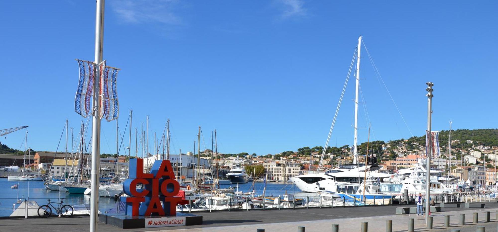 Chez Hugo Confortable Clim, Wifi, Parking, Centre Ville, Commerces, Port, Plages A Pieds Appartement