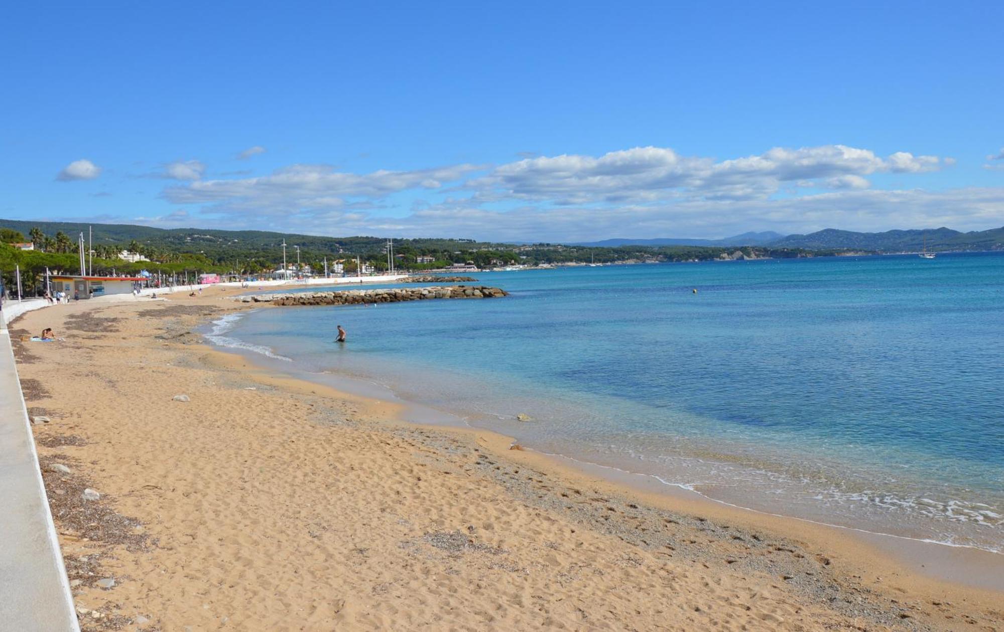 Chez Hugo Confortable Clim, Wifi, Parking, Centre Ville, Commerces, Port, Plages A Pieds Appartement