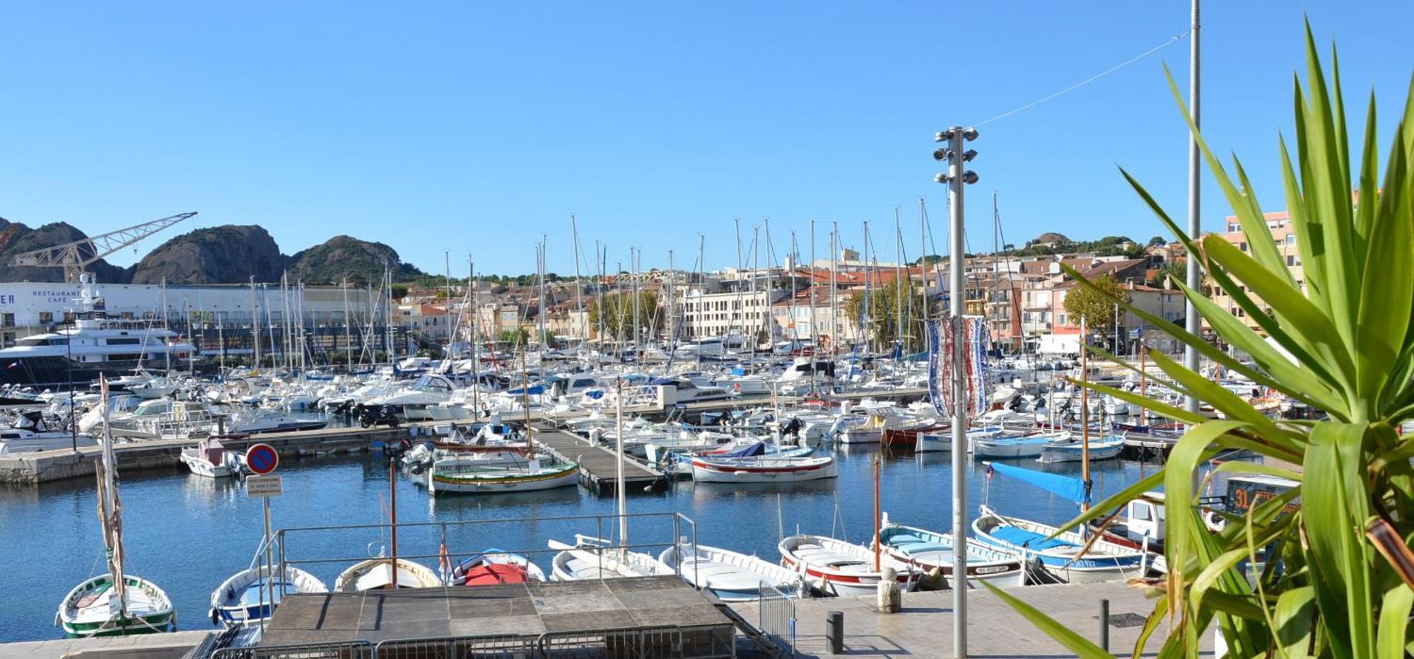 Chez Hugo Confortable Clim, Wifi, Parking, Centre Ville, Commerces, Port, Plages A Pieds *