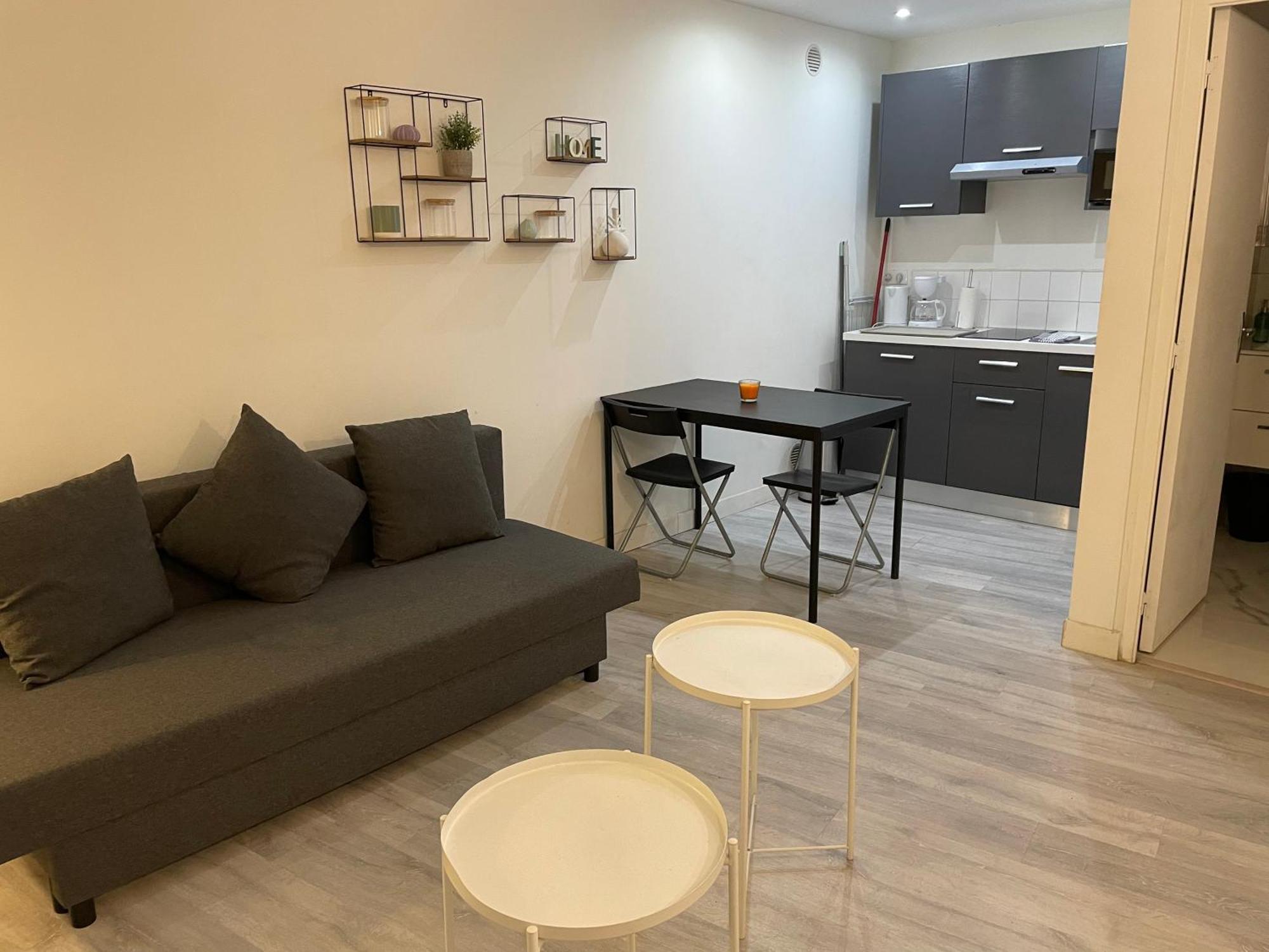 Apartment Chez Hugo Confortable Clim, Wifi, Parking, Centre Ville, Commerces, Port, Plages A Pieds *