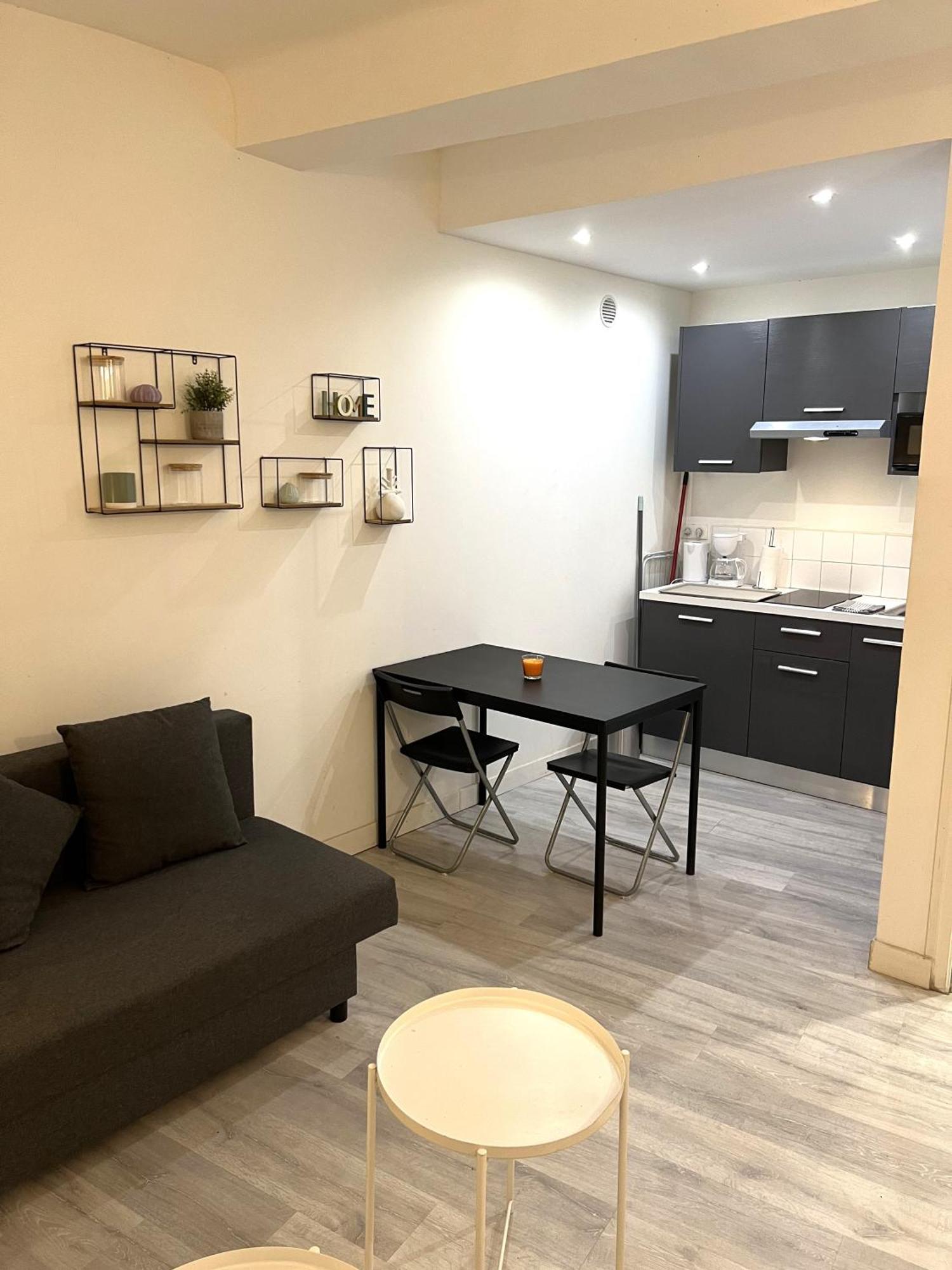 Appartement Chez Hugo Confortable Clim, Wifi, Parking, Centre Ville, Commerces, Port, Plages A Pieds La Ciotat